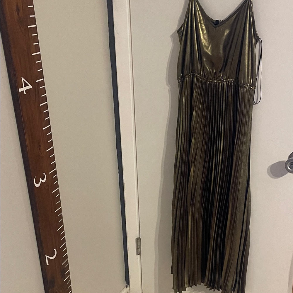 Elegant Gold Midi Dress